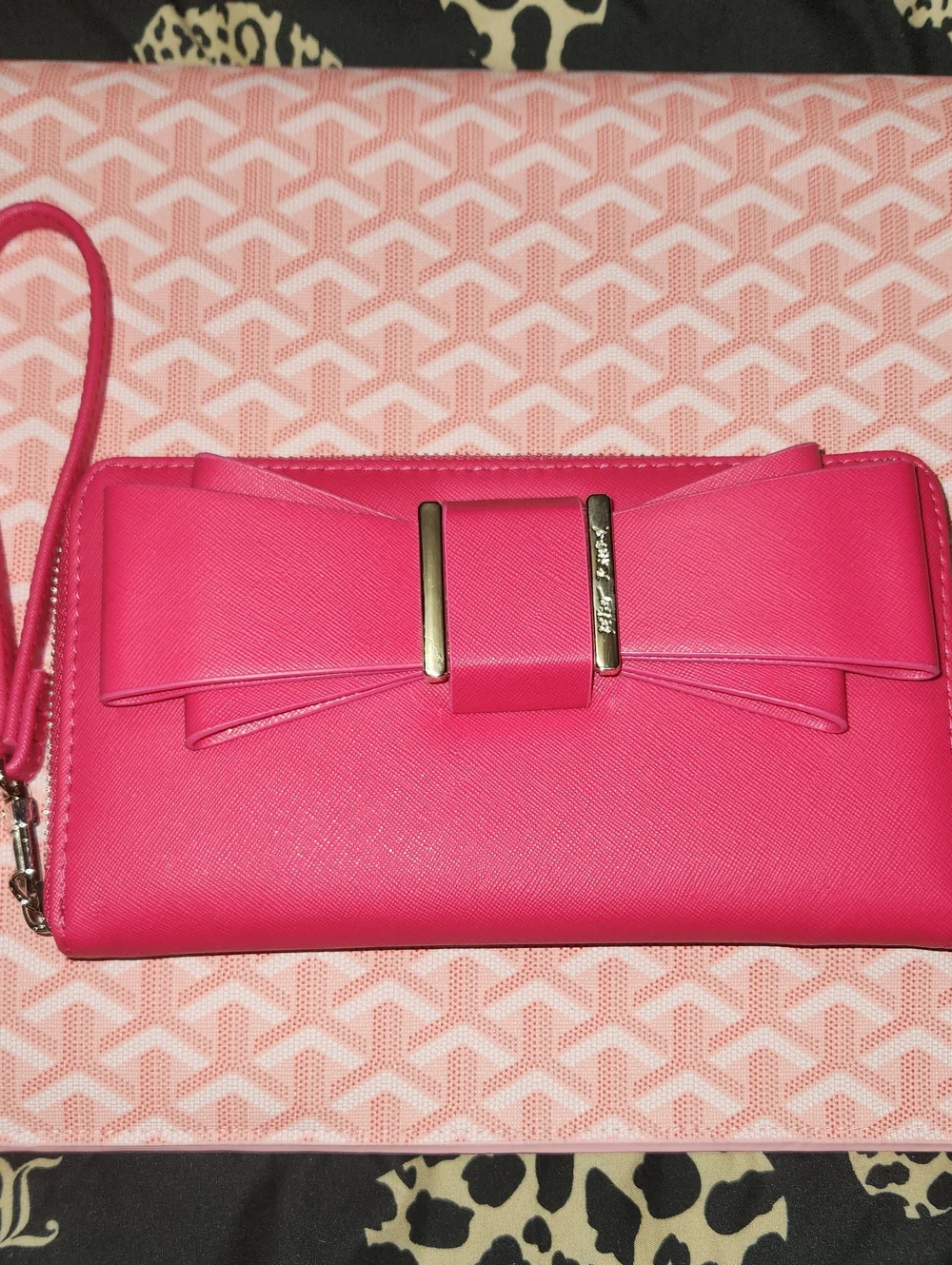 NWOT BETSEY JOHNSON Saffiano Leather Bow Wristlet - Hot Pink